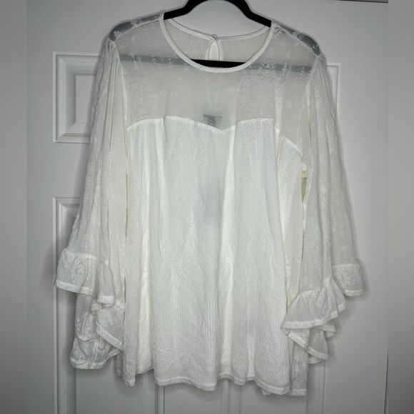 NWT TORRID Flocked Mesh Bell Sleeve Swing Top Size 2 2x 18 20 white blouse lace - Picture 5 of 6